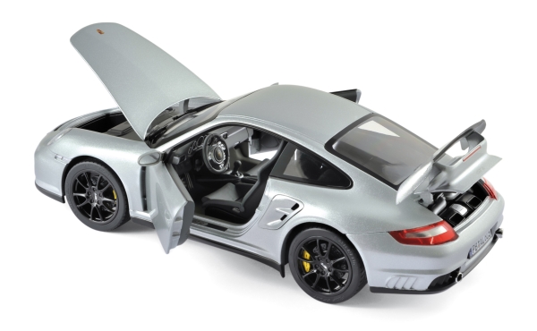 Norev 187594 Porsche 911 GT2 2007 - Silber mit schwarzen Felgen 1:18