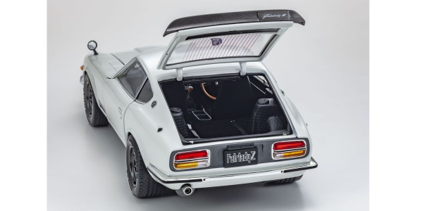 Kyosho KS08220WP Nissan Fairlady Z S30 weiss 1:18 Modellauto