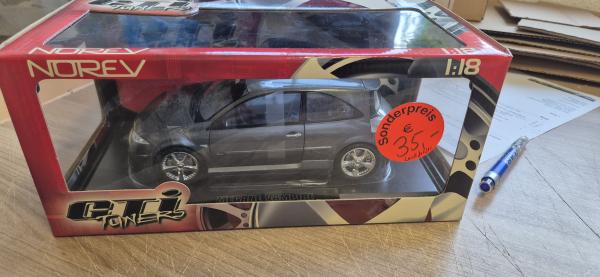 B-Ware Renault Megane Vampire MTK grau 1:18 Norev 185101 Modellauto
