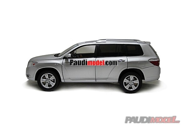 Paudi Toyota Highlander 2009 silber 1:18