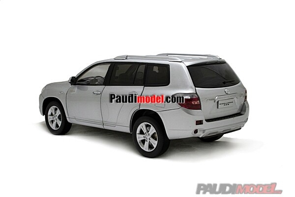 Paudi Toyota Highlander 2009 silber 1:18