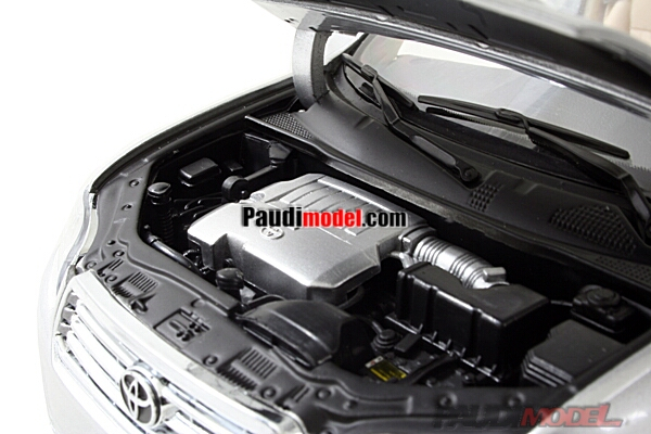 Paudi Toyota Highlander 2009 silber 1:18