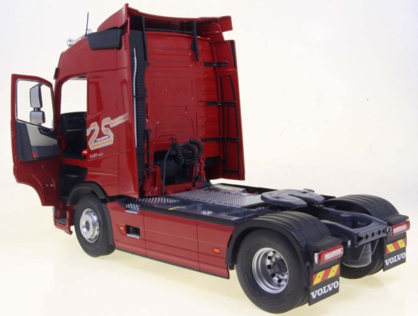 Volvo Trucks Globetrotter 25 years edition red 1:24  Solido 421240203 Modelcar