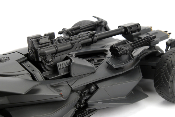 Jadatoys 253215000 Batman Justice League Batmobile 1:24 mit Figuren Modellauto