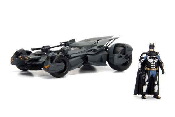 Jadatoys 253215000 Batman Justice League Batmobile 1:24 mit Figuren Modellauto