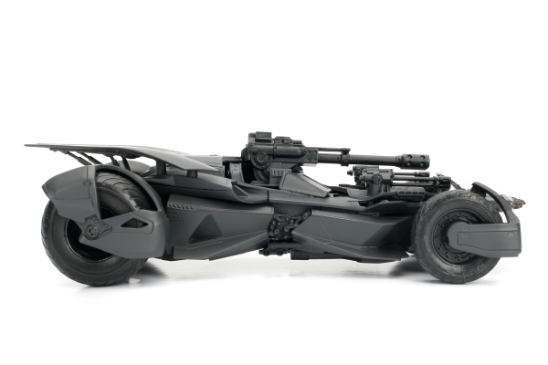 Jadatoys 253215000 Batman Justice League Batmobile 1:24 mit Figuren Modellauto