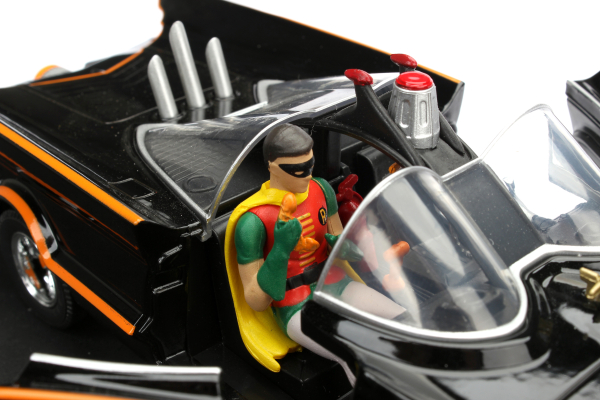 Jadatoys 253215001 Batman 1966 Classic Batmobile 1:24 mit Batman Figur Modellauto