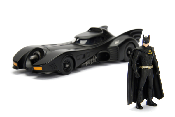 Jadatoys 253215002 Batman 1989 Batmobile 1:24 mit Batman Figur Modellauto