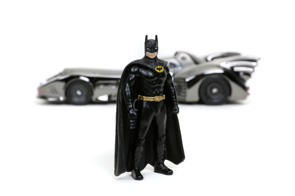 Jadatoys Next Level Batman 1989 Batmobile 1:24 mit Figuren Modellauto 31947