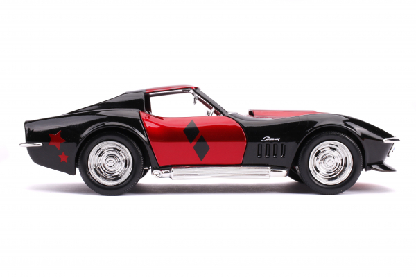 Jadatoys 31196 1969 Chevy Corvette Stingray mit Figur Harley Quinn 1:24 Modellauto