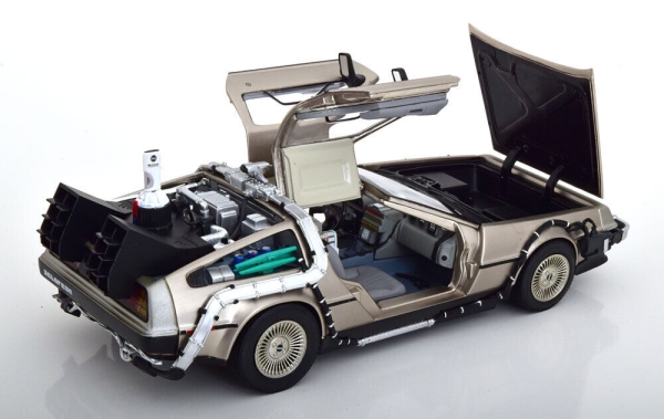 Sunstar 2710 DeLorean 1983 Back to the Future II 1:18 modelcar