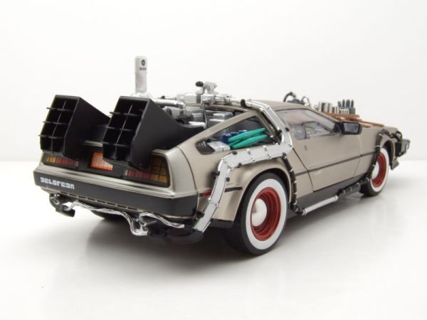 Sunstar 2712 DeLorean 1987 Back to the Future III 1:18 Modellauto