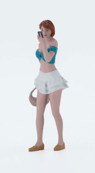 Atlantic 1:18 Figur Ada frau mit weissem Minirock und Smartphone Modellbau Diorama