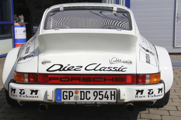 Schuco 450025100 Porsche 911 Carrera Rallye 4.0 Röhrl X 911weiss-schwarz 1:18 Modellauto