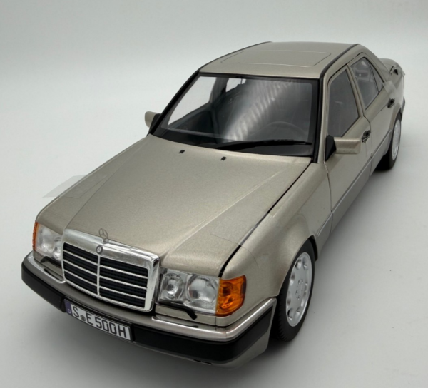 Mercedes Benz 300SL Flügeltürer W198 silber 1:18 Schuco 450045200 Modellauto