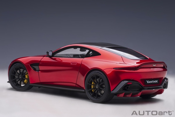 AUTOart ASTON MARTIN Vantage 2019 hyper red 1:18 70277 Modellauto