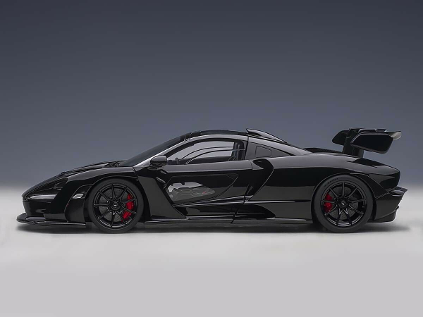 AUTOart 76076 McLaren Senna 2018 stealth cosmos / schwarz 1:18 Modellauto