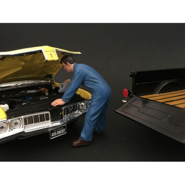 American Diorama 77499 Mechaniker - Doug füllt Motoröl auf 1/1000 1:24