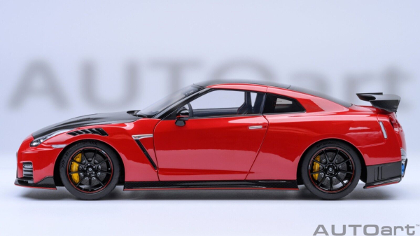 AUTOart Nissan NISMO R35 GT-R 2022 red Carbon 1:18 77502 Modelcar