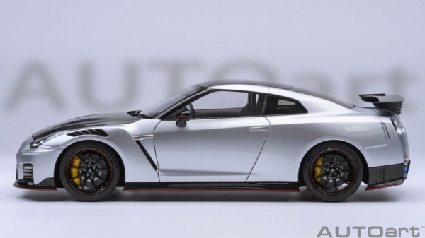 AUTOart Nissan NISMO R35 GT-R 2022 silver Carbon 1:18 77503 Modelcar