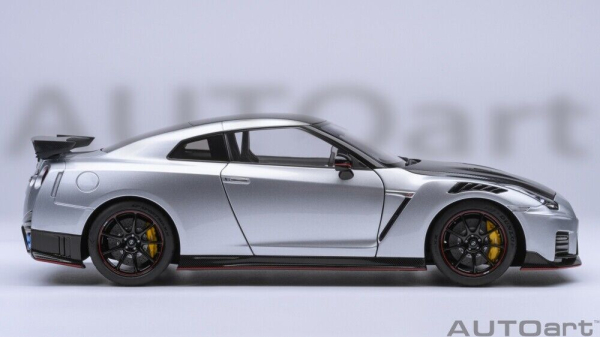 AUTOart Nissan NISMO R35 GT-R 2022 silver Carbon 1:18 77503 Modelcar