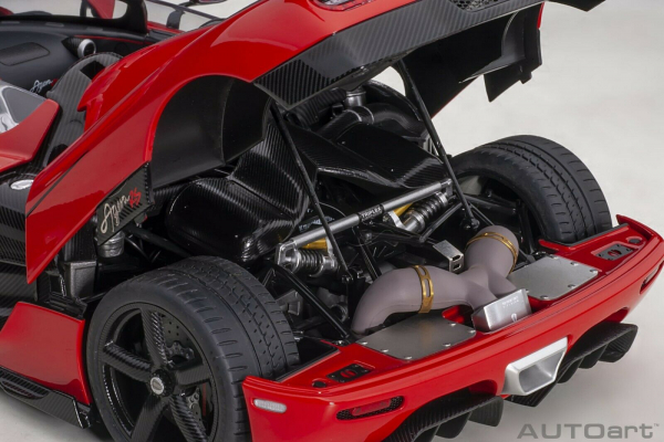 AUTOart 79022 Koenigsegg Agera RS Chilli Red Carbon Black 1:18 Modellauto