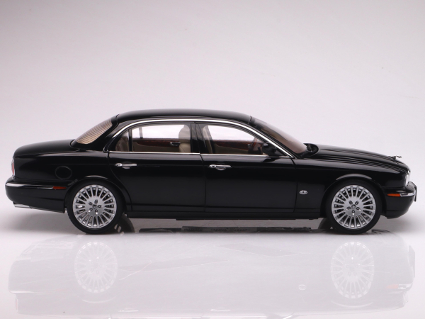 Almost Real 810501 Jaguar XJ6 X350 ebony black 1:18 limited 1/1008 modelcar
