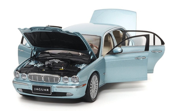 Almost Real 810503 Jaguar XJ6 X350 Seafrost lightblue 1:18 limited 1/1008 modelcar