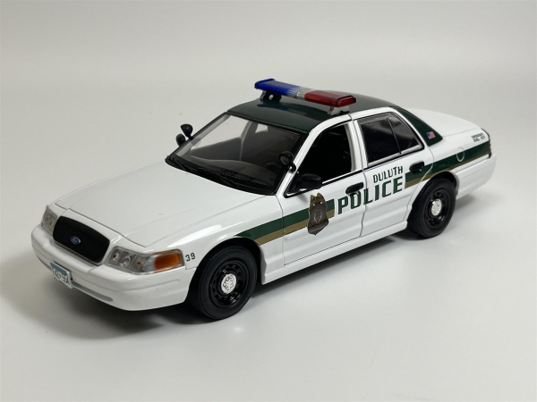 Ford Crown Victoria Duluth police interceptor Fargo TV Serie 1:24 Modellauto Greenlight 84153