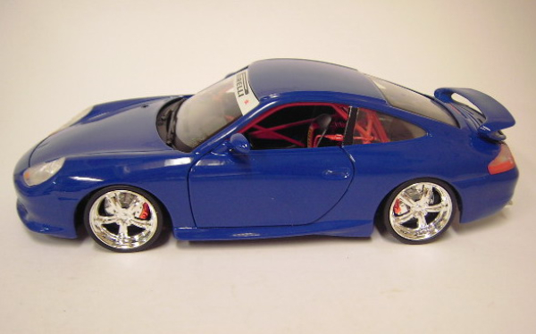 BBurago Porsche 911 (996) GT3 blau + 02-5 (umgebautes Modell) 1:18