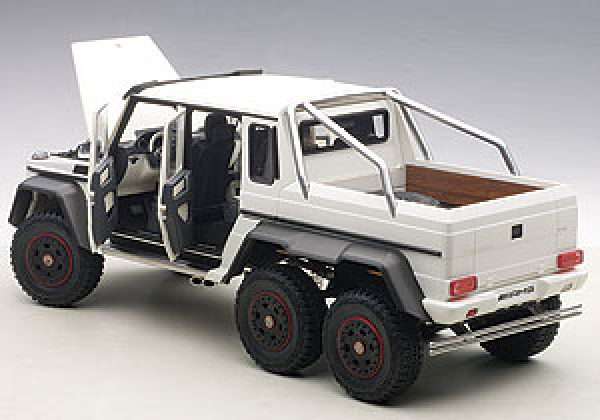 AUTOart MERCEDES-BENZ G63 AMG 6x6 (matt weiss) 1:18 - 76303