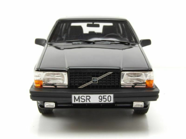 Cult Scale Models Volvo 740 Turbo Estate 1988 schwarz limitiert 1/100 Modellauto