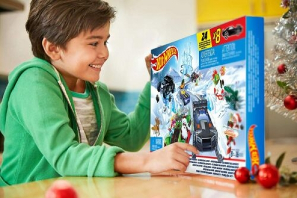 Mattel Hot Wheels GJK02 Kinder Adventskalender 2020 mit 8 Modellautos 1:64 für Männer Kinder