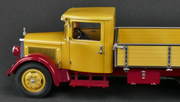 CMC Mercedes-Benz LO 2750 LKW mit Pritschenaufbau 1933-1936 1:18 M-169