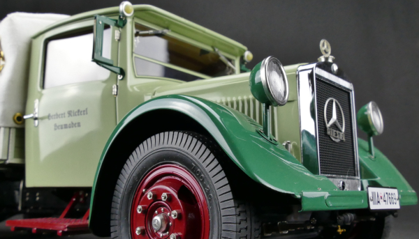 CMC Mercedes-Benz LO 2750 LKW mit Planenaufbau, 1933-1936 1:18 M-170