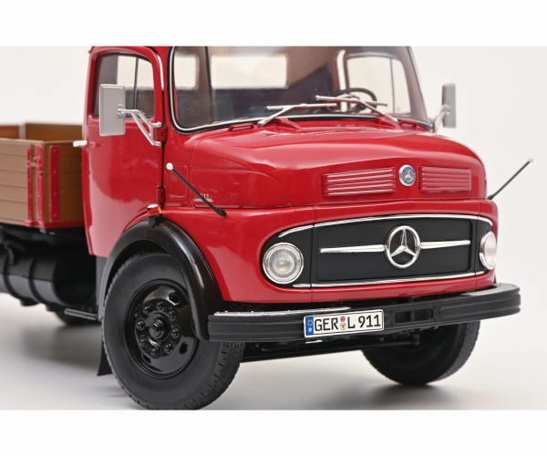Schuco 450016400 Mercedes MB L911 rot Pritsche LKW 1:18 limitiert Modellauto