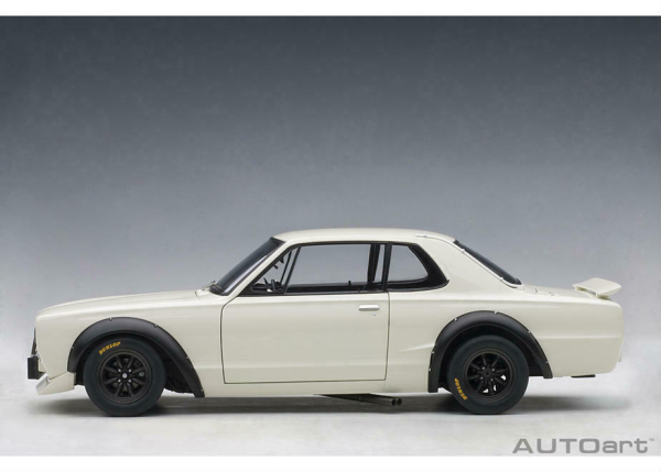 AUTOart NISSAN SKYLINE GT-R (KPGC10) Racing 1972 weiss 1:18 87279