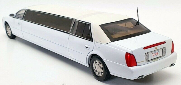 Sunstar 4232 Cadillac Deville Limousine 2004 weiss 1:18 Modellauto