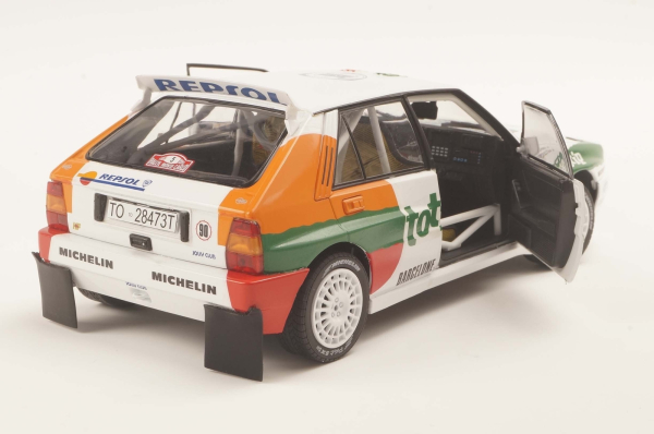 Solido 421186443 Lancia Delta HF Integrale white 1:18 Modelcar