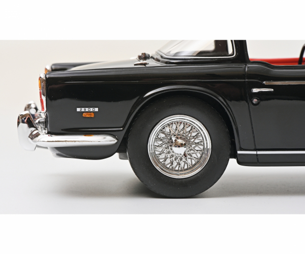 Schuco 450024700 Triumph TR5 1967 Roadster offen schwarz 1:18 limitiert Modellauto